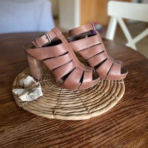 DKNYC Open Toe Platform Sandals 👡
